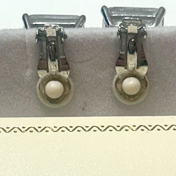 Carlisle Large Emerald Cut Crystal Clip Earrings Double Baguette Rhodium NWOT - Picture 2 of 11